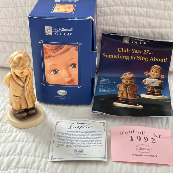 Porcelain Figurine Goebel Hummel Collectible Erster Bass "Too Shy To Sing #1995 - Picture 1 of 8